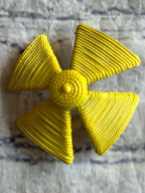 VINTAGE MALTESE CROSS BROOCH PIN STAMPED INSIDE N.Y.C YELLOW DYI GOLD TONE